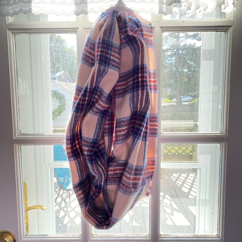 H & M Infinity Scarf - Picture 3 of 16